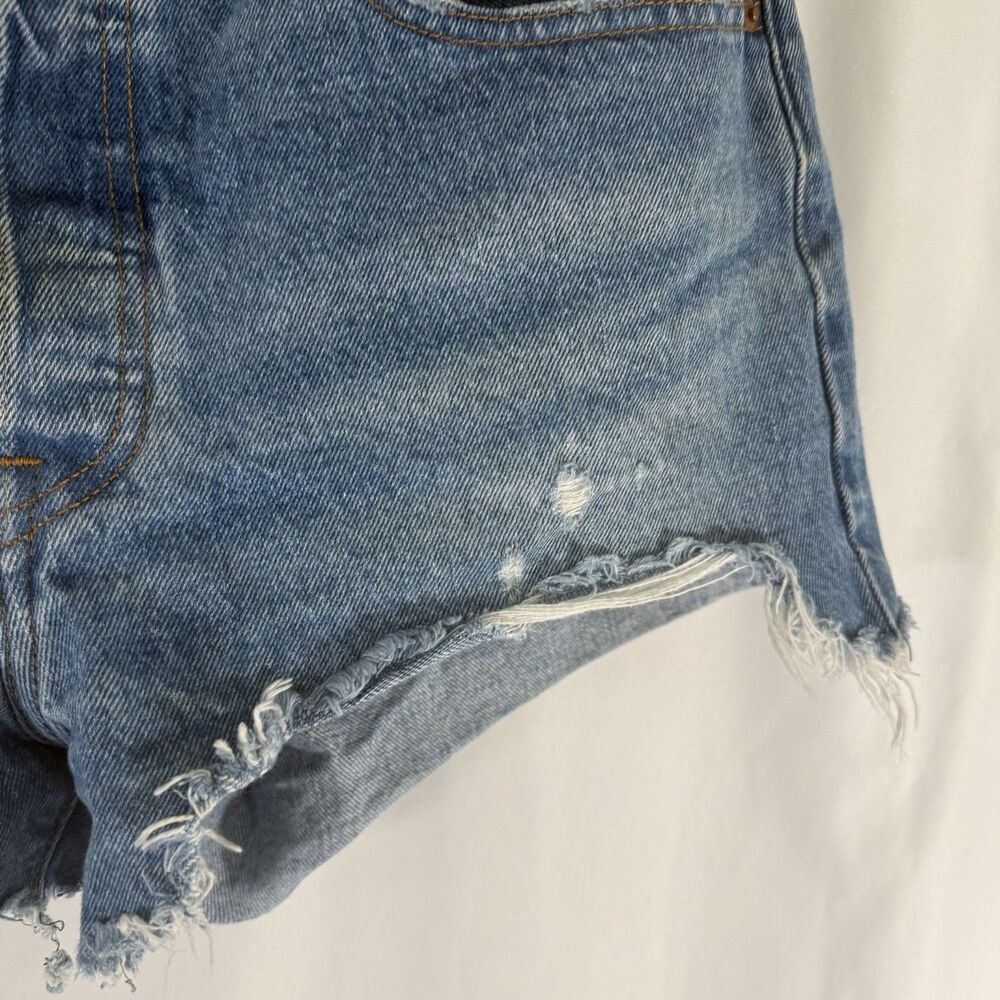 Levis 501 Button Fly Shorts Womens 31 Medium Wash Blue Denim Cut Off 100% Cotton - Picture 2 of 8
